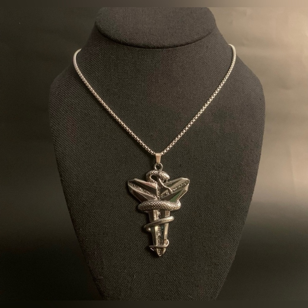 Commemorative Kobe Bryant Black Mamba Stainless Steel Pendant Necklace - Picture 2 of 7